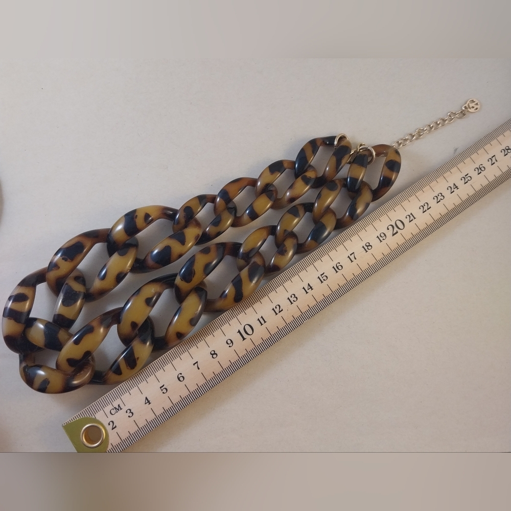 Chic Tortoise Plastik Necklace - Picture 7 of 14